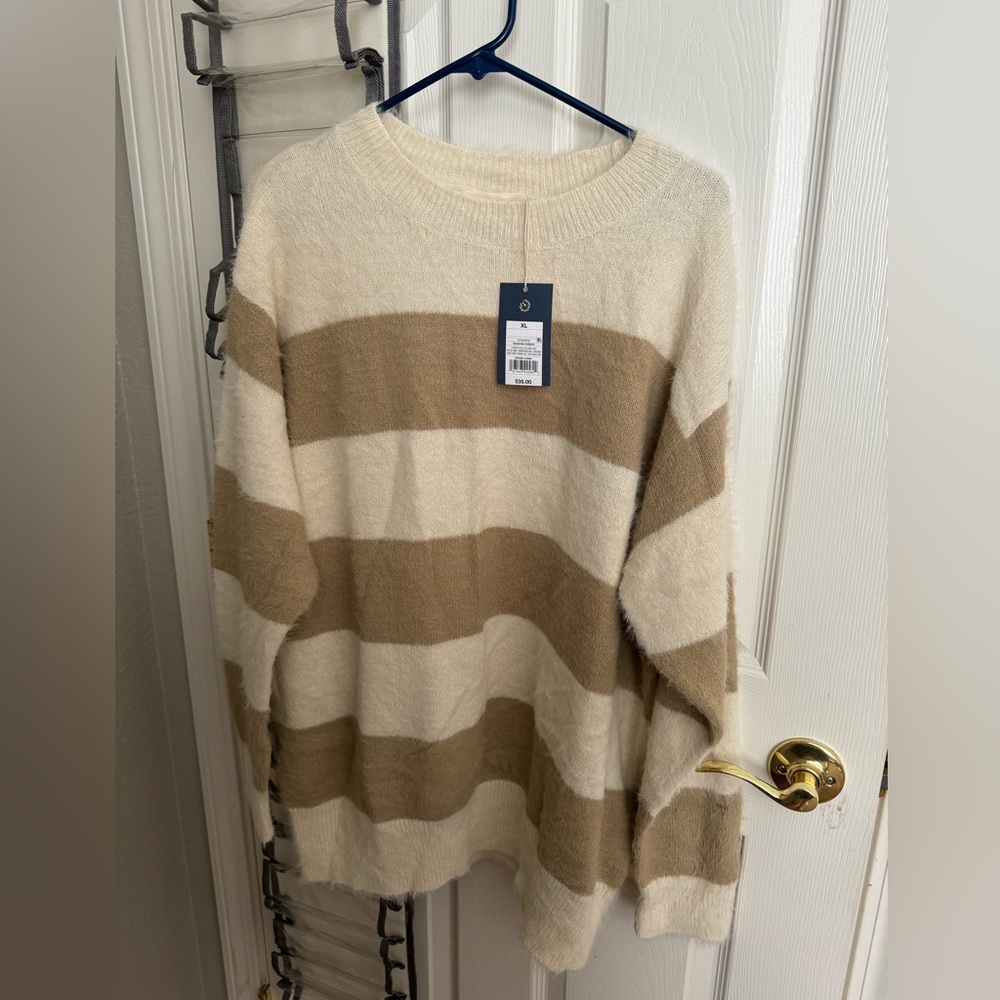 Universal Thread Sweater stripped size XL